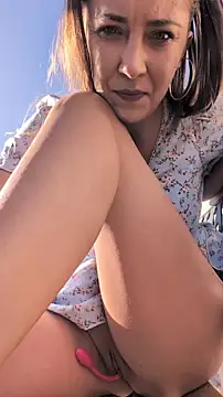 Risky_julia2330 Show in webcam