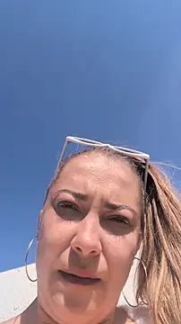 Risky_julia2330's Webcam Show