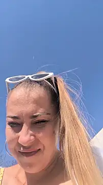 Show modela Risky_julia2330 na web-kameri