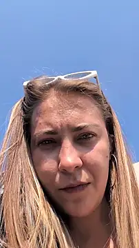 Risky_julia2330's Webcam Show