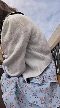 Risky_girl23_'s Webcam Show