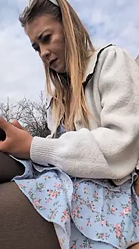 Risky_girl23_ Show in webcam