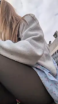 Risky_girl23_'s Webcam Show