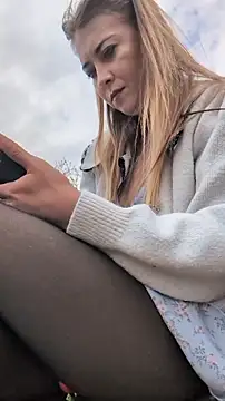 Risky_girl23_'s Webcam Show