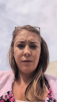 Risky_girl23_ Show Webcam