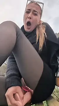 Risky_girl23_ Show in webcam