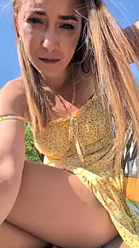 Risky_girl23_'s Webcam Show