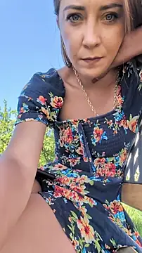Risky_girl23_'s Webcam Show