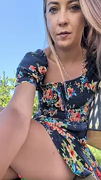 Risky_girl23_'s Webcam Show