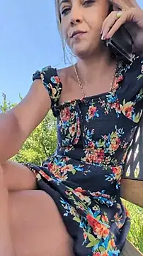 Risky_girl23_'s Webcam Show