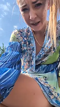 Risky_girl23_: διαδικτυακό σόου στην κάμερα