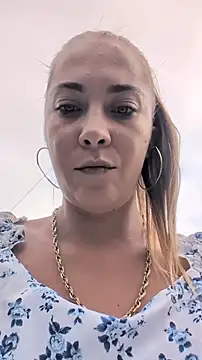Risky_girl23_ webcam show