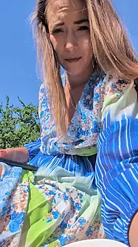Risky_girl23_'s Webcam Show