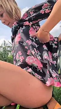 Risky_girl23_: διαδικτυακό σόου στην κάμερα