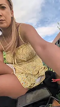 Risky_girl23_ élő XXX-chatje