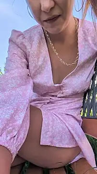 Risky_girl23_: διαδικτυακό σόου στην κάμερα