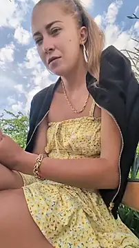 Risky_girl23_ Show Webcam