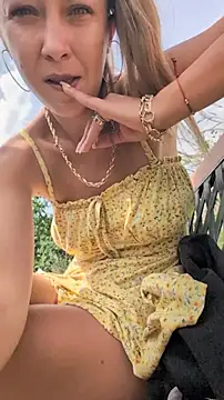 Risky_girl23_'s Webcam Show