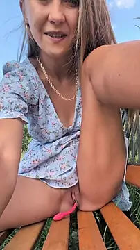 Risky_girl23_'s Webcam Show