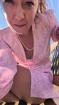 Risky_girl23_'s Webcam Show