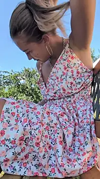 Risky_girl23_'s Webcam Show