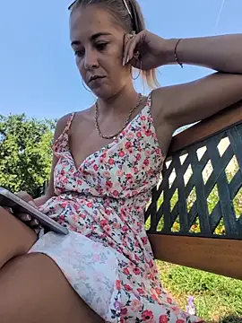 Risky_girl23_'s Webcam Show
