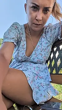 Risky_girl23_'s Webcam Show