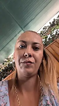 Chatroom XXX en direct de Risky_girl23_
