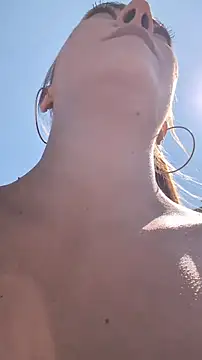 Risky_girl23_ Шоу с уебкамера
