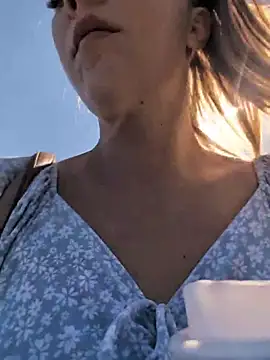 Risky_girl23_ 网络视讯表演