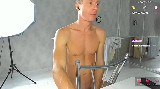 הופעת וובקאם של Smallnipples