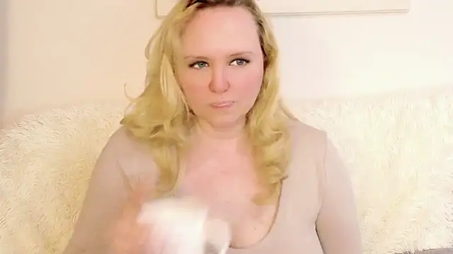Sarah4you's Live XXX Chat