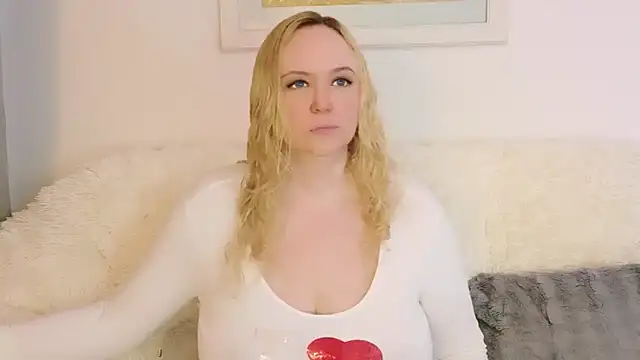 Sarah4you live XXX chat