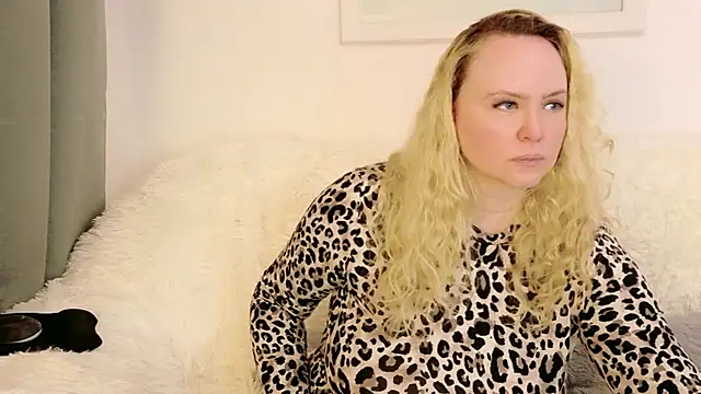 Sarah4you's Live XXX Chat