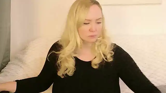 Sarah4you's Webcam Show