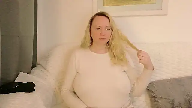 Sarah4you's Webcam Show