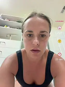 emmyemmmxoo webcam show