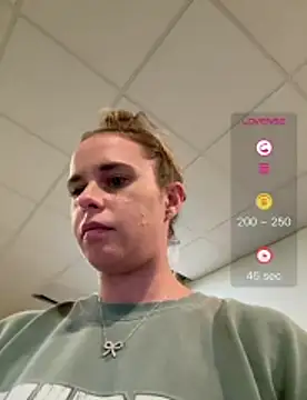 צ'אט XXX בשידור חי של emmyemmmxoo