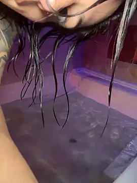 XXX chat uživo modela mandi4pole_