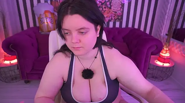 Show modela LittleShyy na web-kameri