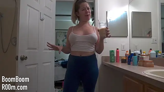 boomboomr00m Show in webcam