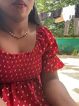 Show modela Dhiyapink na web-kameri