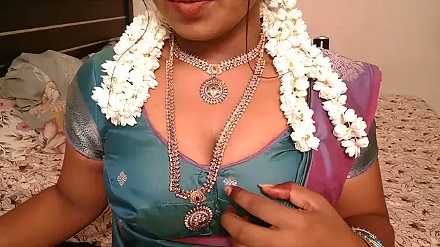 DhiyapinkのライブXXXチャット