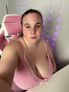 Онлайн чат XXX BadMilfy