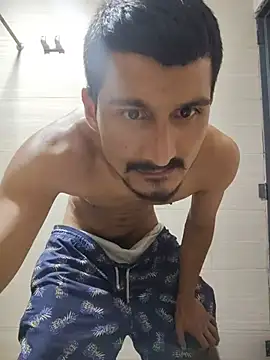 TRAVIESO_MOR Show in webcam