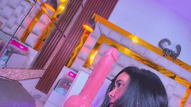bigass_monic webcam show