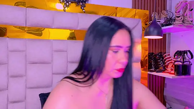 bigass_monic's Webcam Show