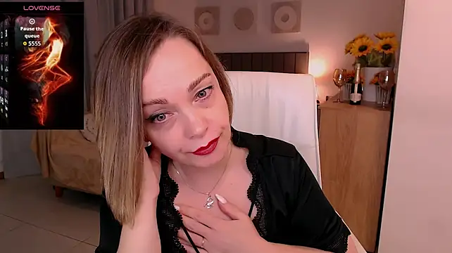 Chat XXX en directo de Tilly_Eliot