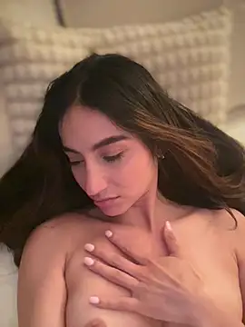 Lovinggirl_ Show Webcam