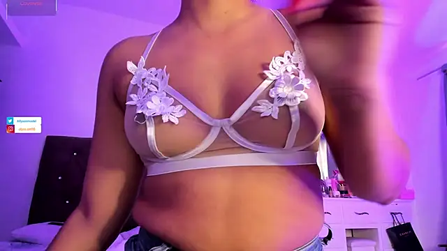 alysson_18's Webcam Show